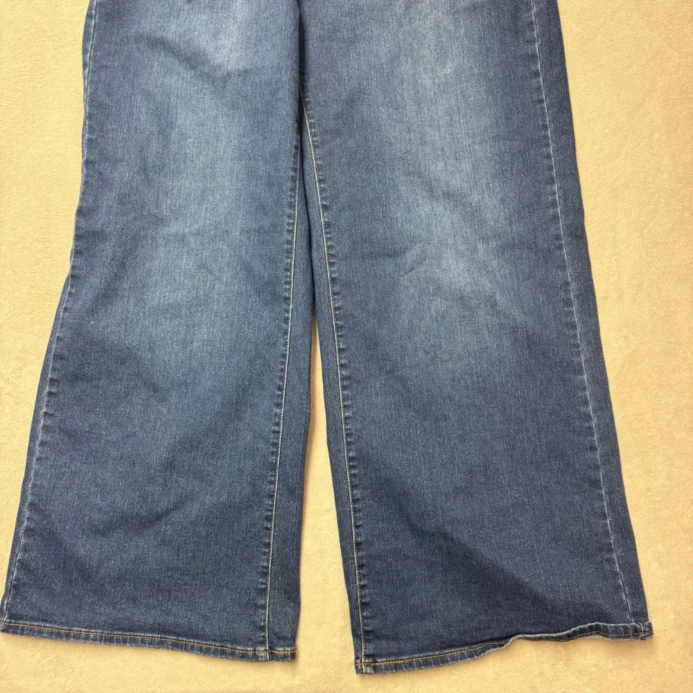 Levis 318 Shaping Wide Leg Jeans Womens 18W Medium Wash Denim Stretch 00337-0000